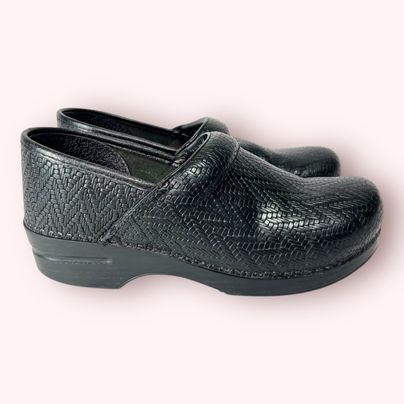 Dansko Shoes - DANSKO Woven Leather Professional Black Box Clog Women's 40 Size 9/9.5